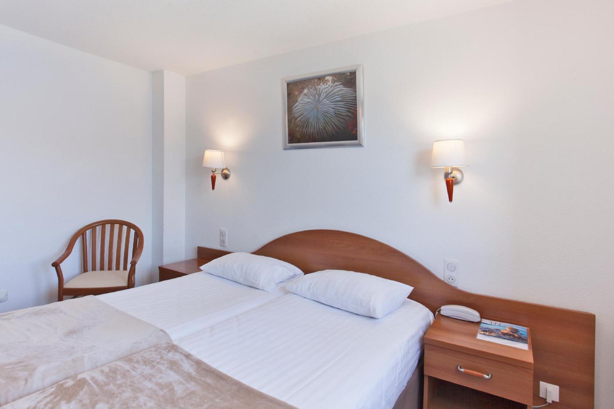 Le Neptune & Spa Проприано Екстериор снимка