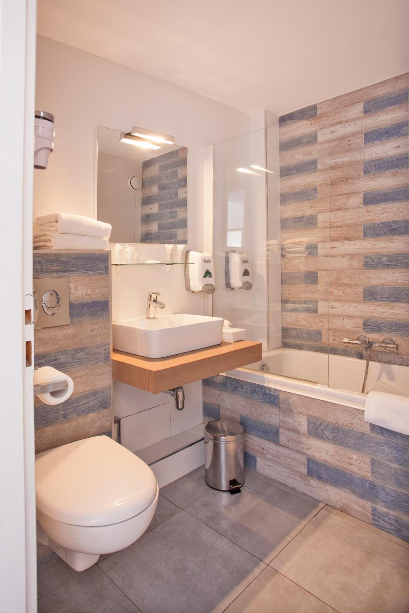 Le Neptune & Spa Проприано Екстериор снимка