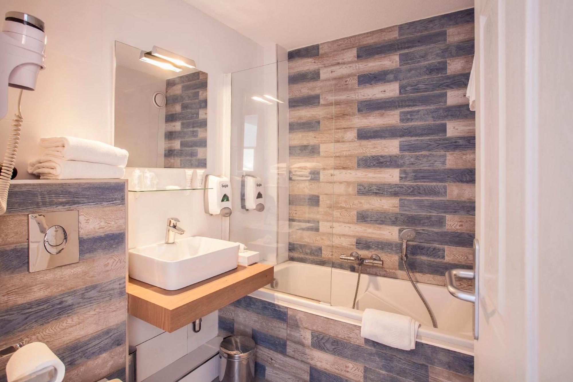Le Neptune & Spa Проприано Екстериор снимка